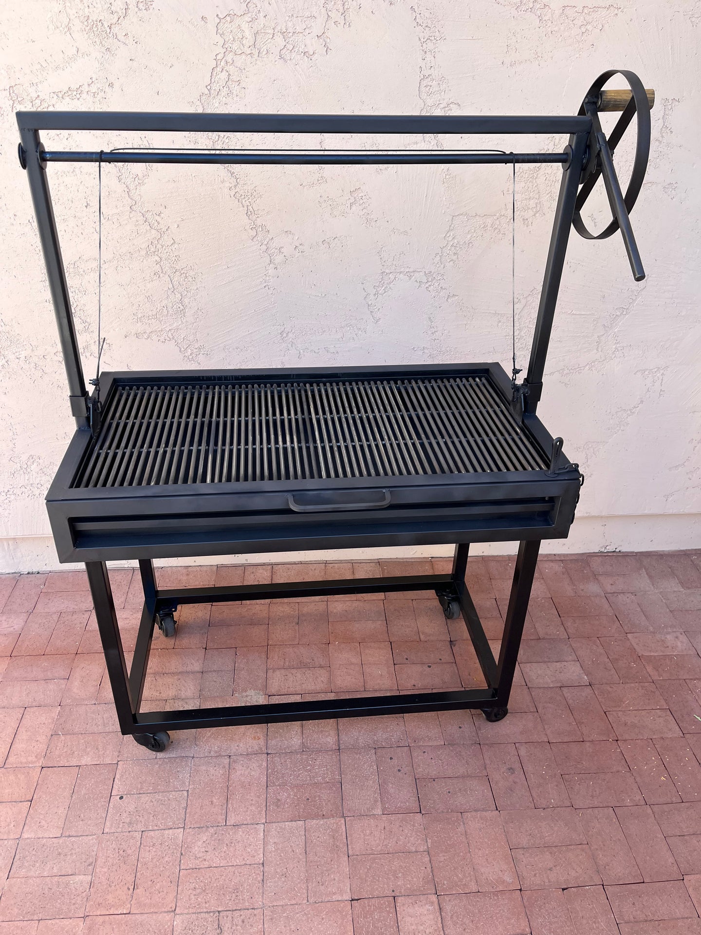 Santa Maria Grill w/ Round Grill Grates 44" x 24"